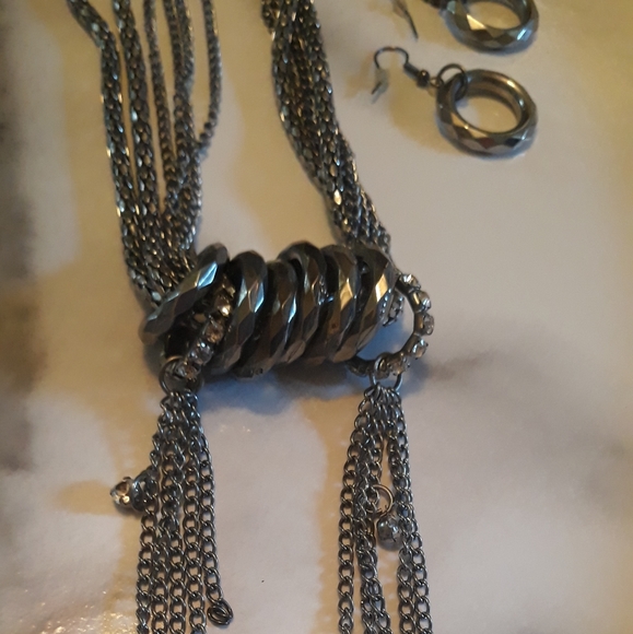 Necklace & earring set. Graphite silver colored chain with circle decor. New!! - Picture 3 of 7